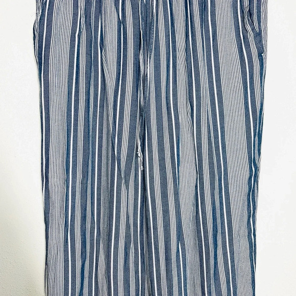 American Eagle Blue & White Striped High Rise Casual Crop Pants Medium Women’s - Picture 4 of 12